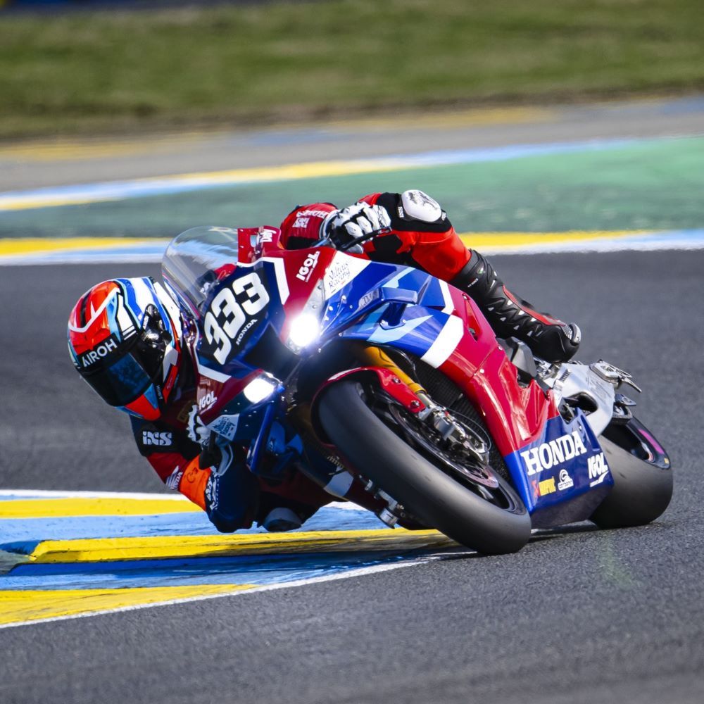 leandro_mercado_on-road